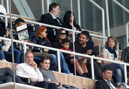 Irina Shayk viendo a Christiano Ronaldo en el partido del Real Madrid