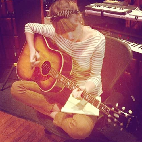 Taylor Swift en el estudio de grabación